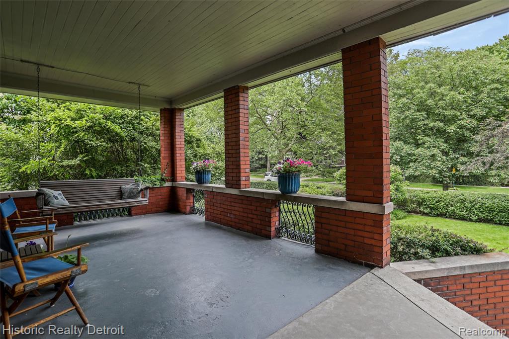 1027 Burns Street, Detroit, MI 48214 — Photo 7