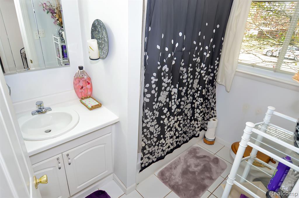 9037 N HUBBARD Street, Livonia, MI 48150 — Photo 20