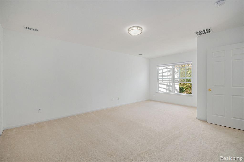 2748 S KNIGHTSBRIDGE Circle, Ann Arbor, MI 48105 — Photo 9