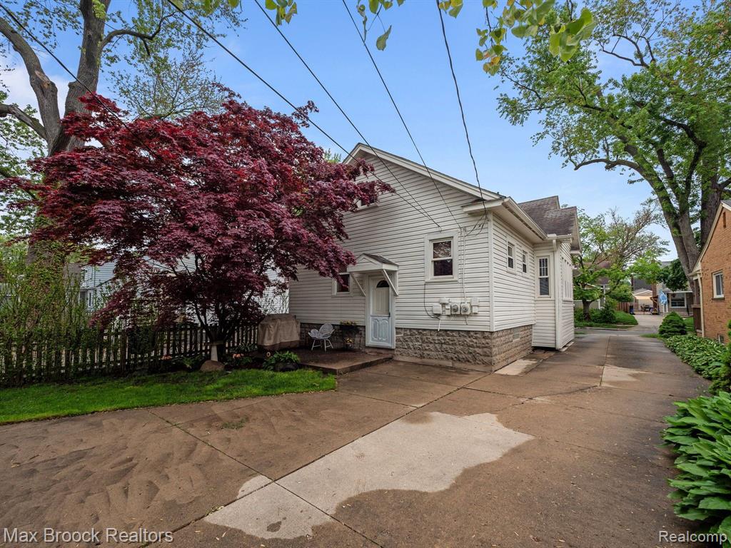913 MAPLEGROVE Avenue, Royal Oak, MI 48067 — Photo 4