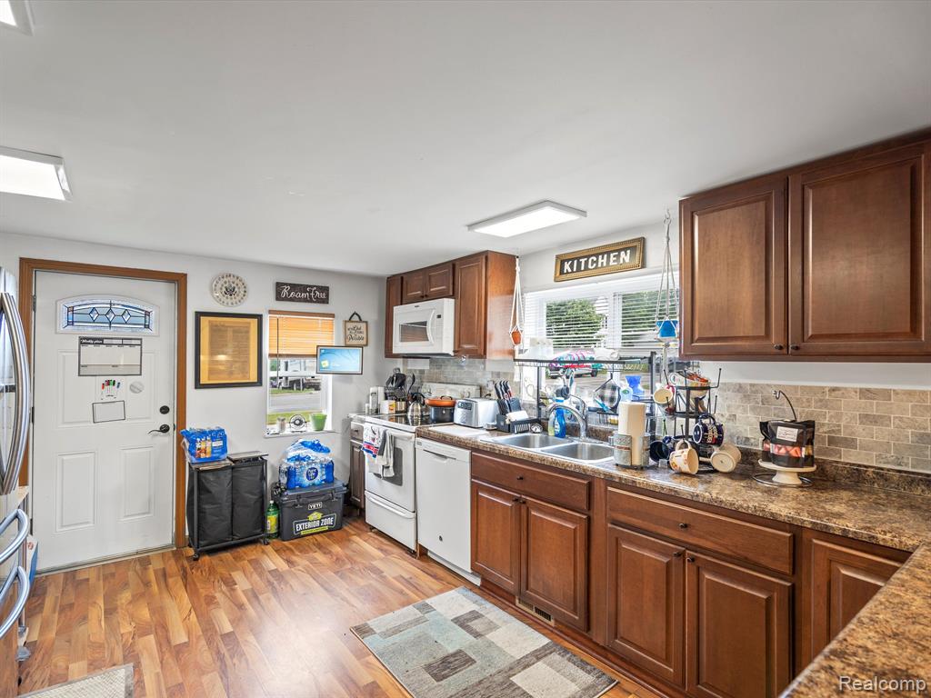 10196 HEGEL Road, Goodrich Vlg, MI — Photo 11