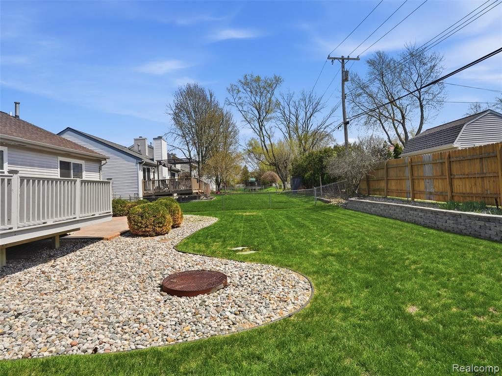 5837 Northridge Circle, Waterford, MI 48327 — Photo 48