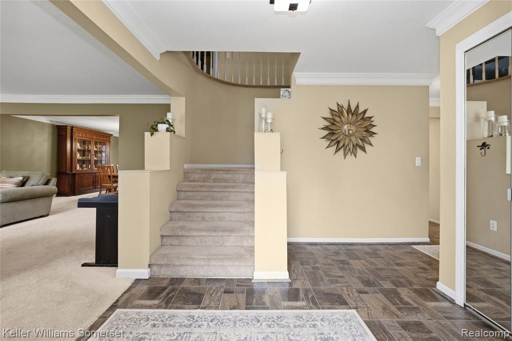 447 Antoinette Drive, Rochester Hills, MI 48309 — Photo 8