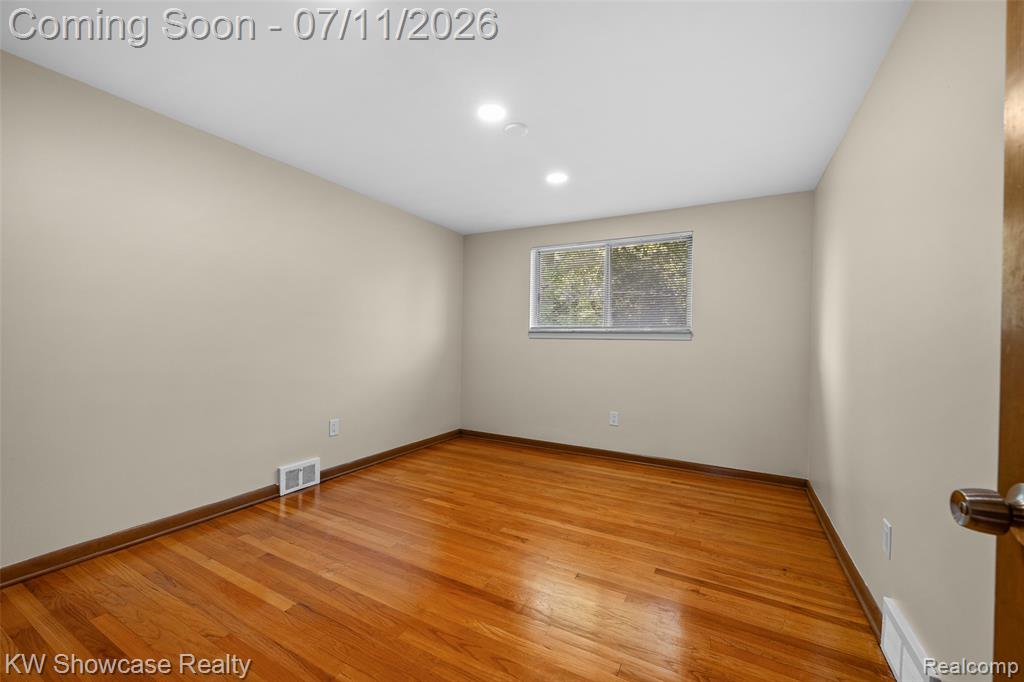 8362 Sunburst, Center Line, MI 48015 — Photo 35