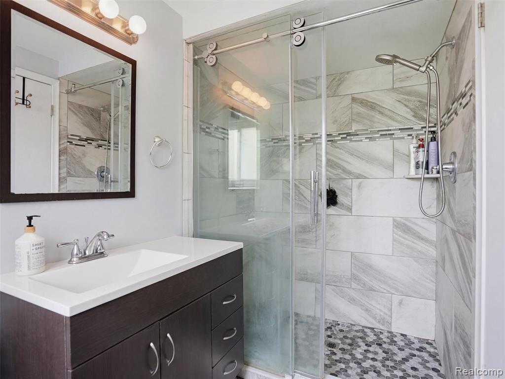 37296 Maple Leaf Court, Clinton Twp, MI 48036 — Photo 34