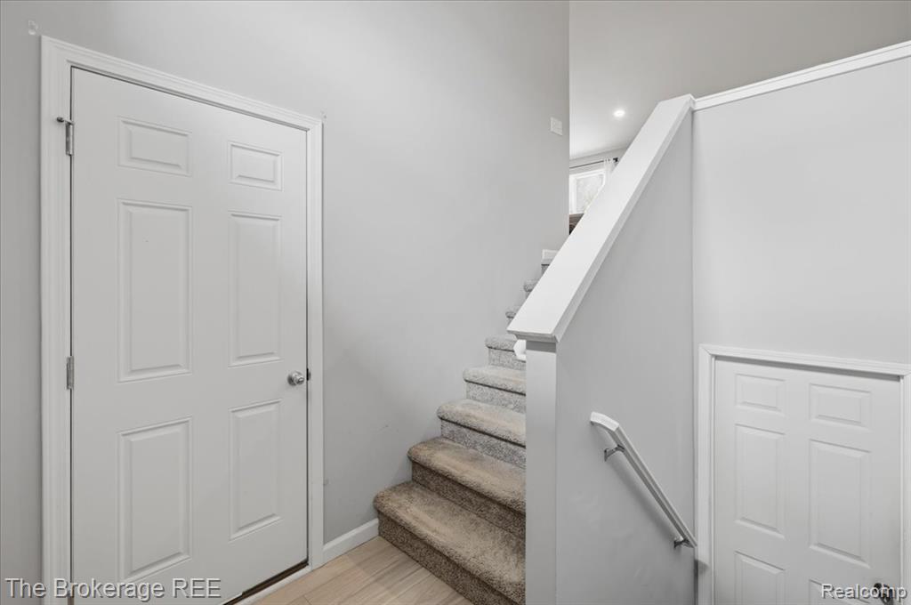 223 Creek Pointe Circle, Durand, MI 48429 — Photo 9