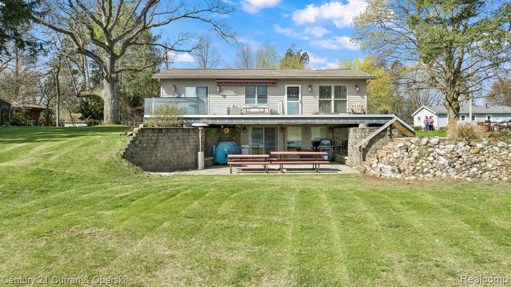 417 CHICAGO Drive, Howell, MI 48843 — Photo 2