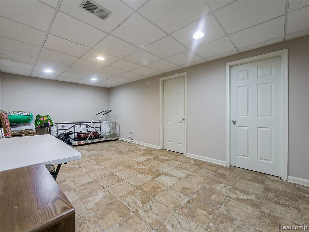 43261 CHARDONNAY Drive, Sterling Heights, MI 48314 — Photo 34