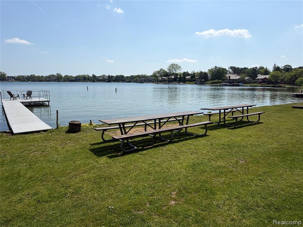 3717 Tyrconnel Court, West Bloomfield, MI 48323 — Photo 45