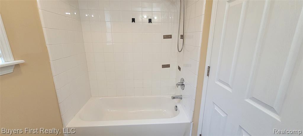 7052 Meadow Avenue, Warren, MI 48091 — Photo 12