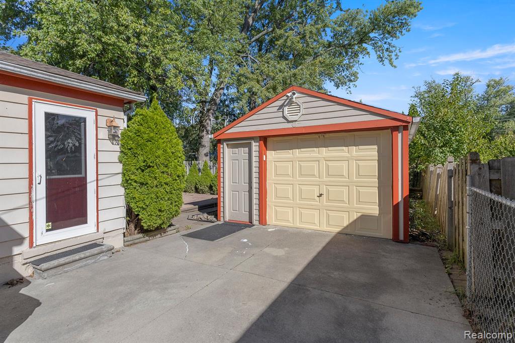 5101 CLIPPERT Street, Dearborn Heights, MI 48125 — Photo 27