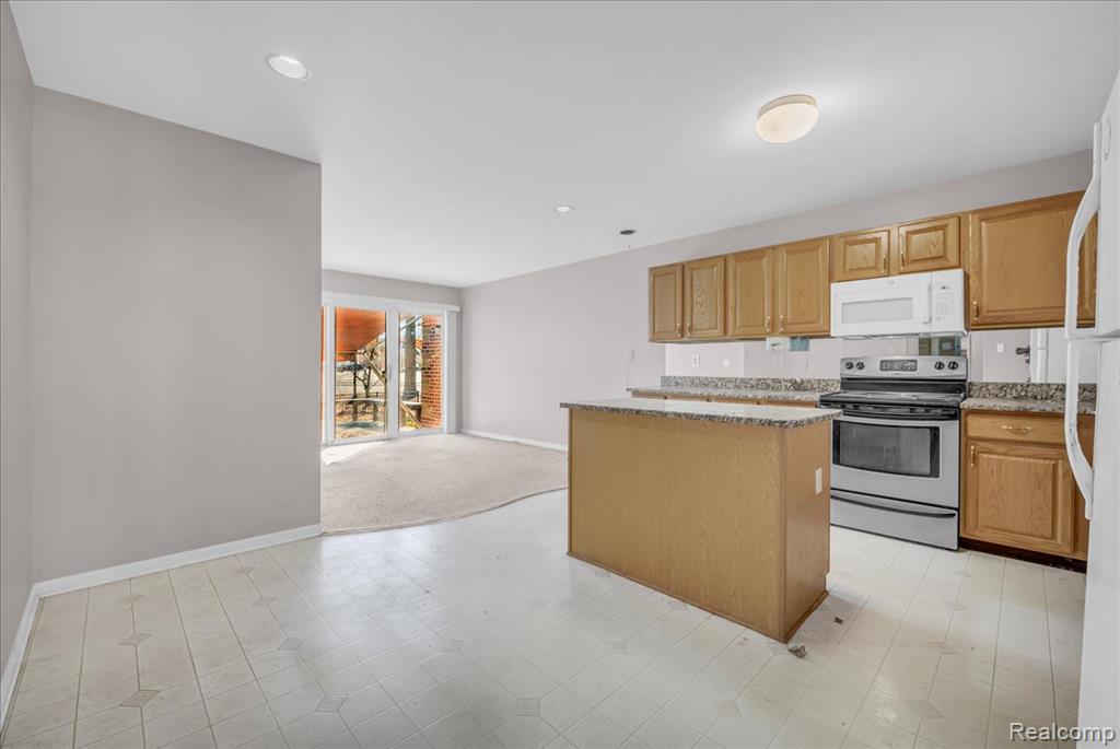 824 N Beech Daly Road, Dearborn Heights, MI 48127 — Photo 20