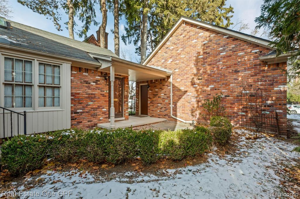 277 Kenwood Court, Grosse Pointe Farms, MI 48236 — Photo 3