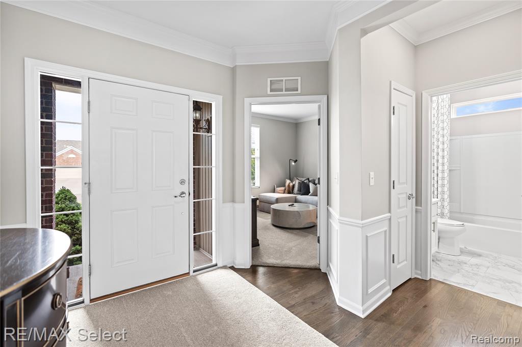 9059 Pine Valley Drive, Grand Blanc, MI 48439 — Photo 12