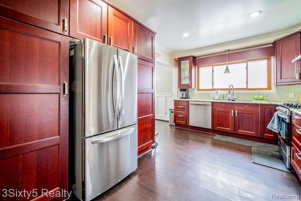 744 RIVERBANK Street, Wyandotte, MI 48192 — Photo 17