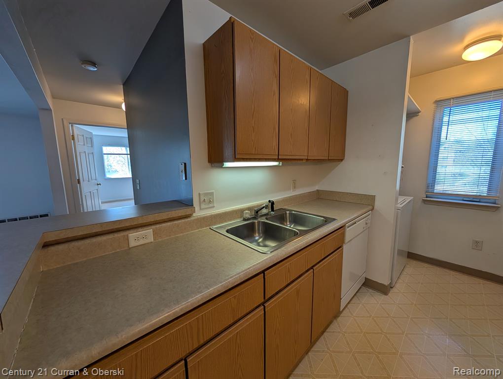850 AMANDA Lane, Pontiac, MI 48340 — Photo 9