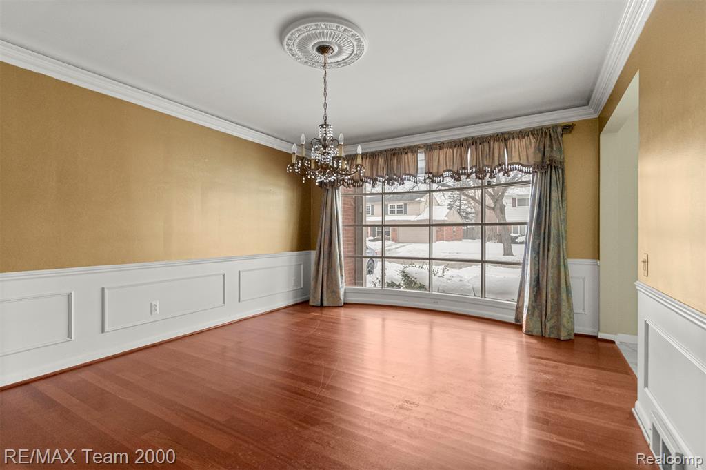 741 Briarcliff Drive, Grosse Pointe Woods, MI 48236 — Photo 29