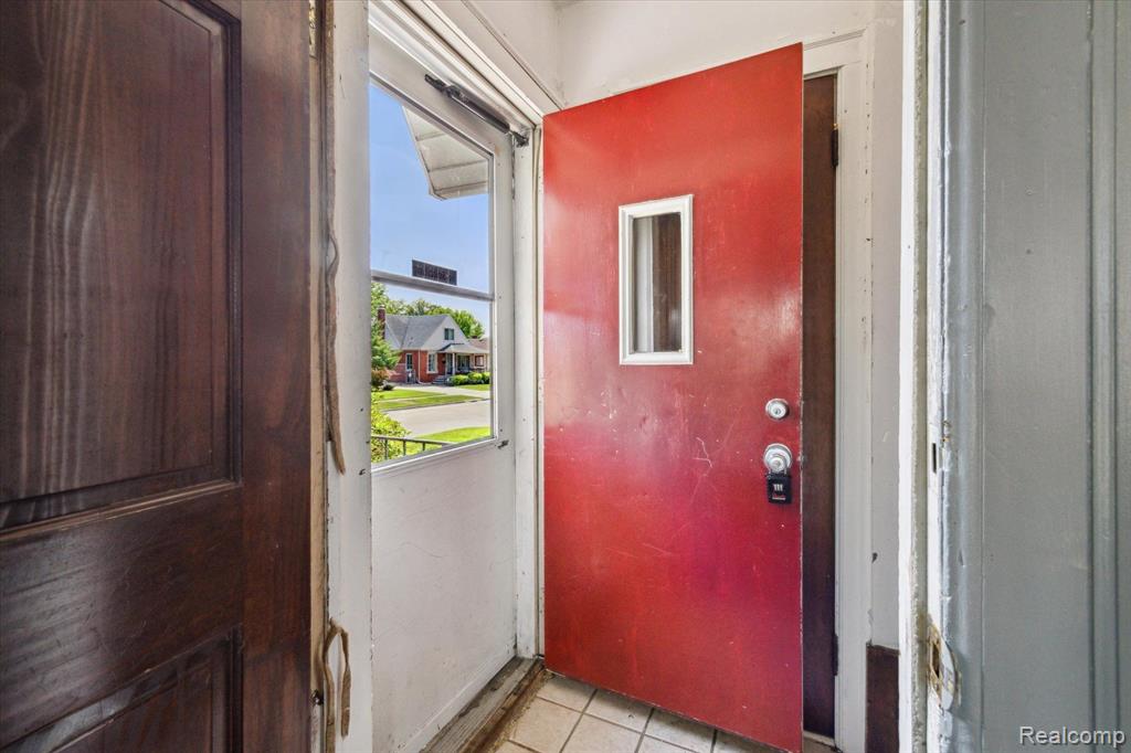 805 E GEORGE Avenue, Hazel Park, MI 48030 — Photo 6