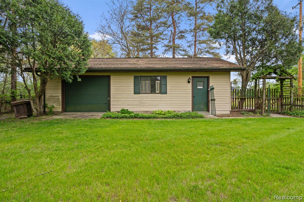 7540 Dexter Pinckney Road, Dexter, MI 48130 — Photo 22