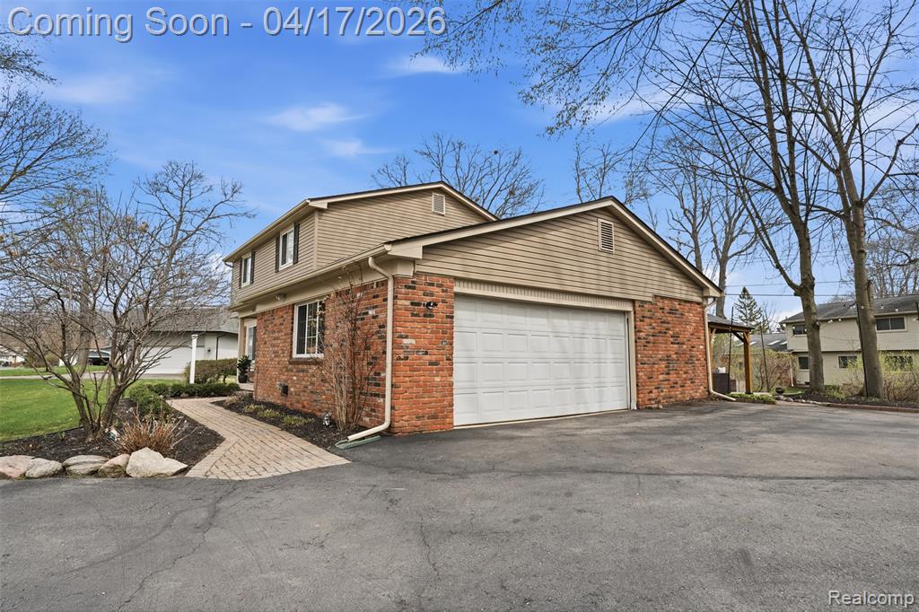 9610 Woody Court, White Lake, MI — Photo 32