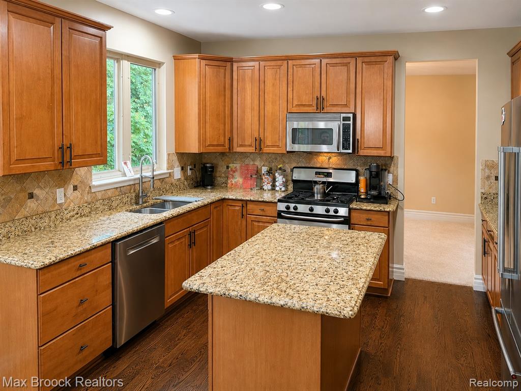 3238 Terra Court, Wixom, MI 48393 — Photo 8