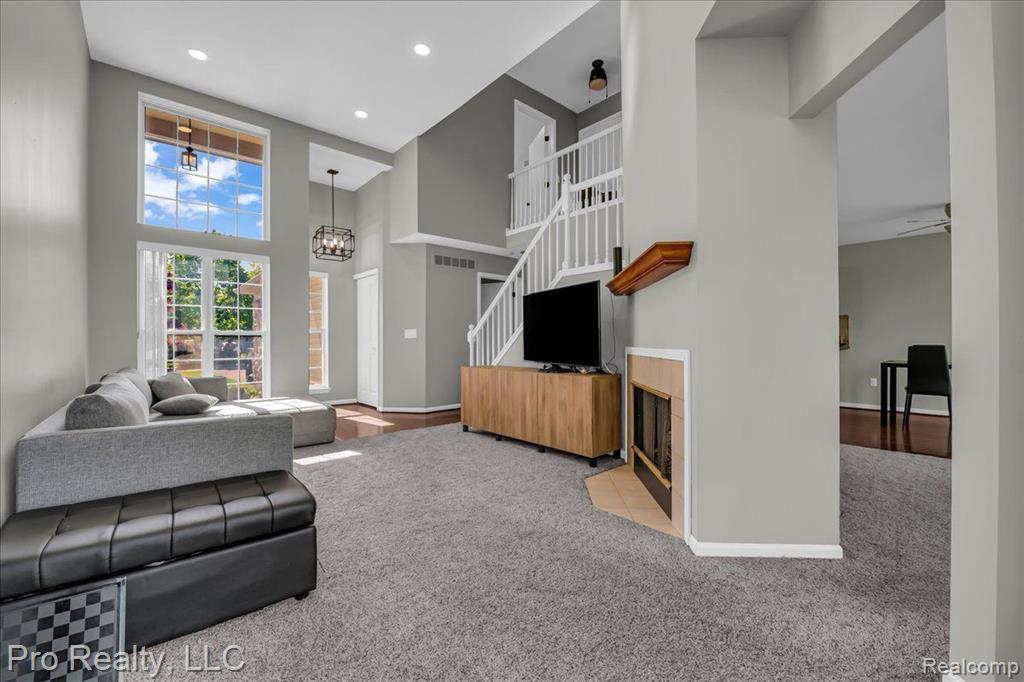 863 CALPERNIA, Wixom, MI 48393 — Photo 5
