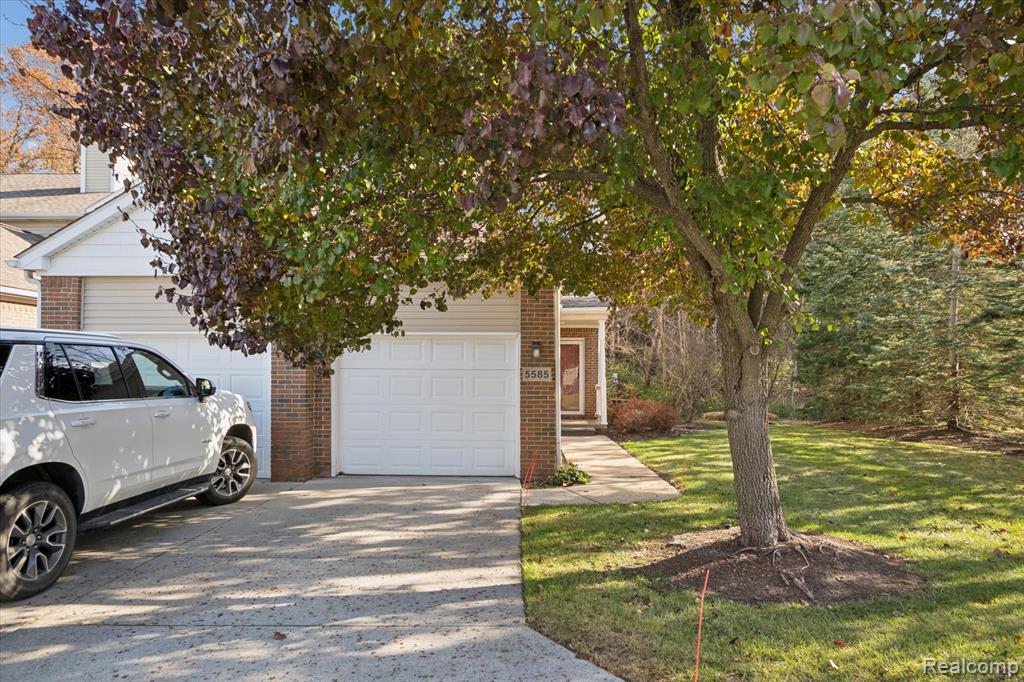 5585 Woodruff Shore Drive, Brighton, MI, 48116