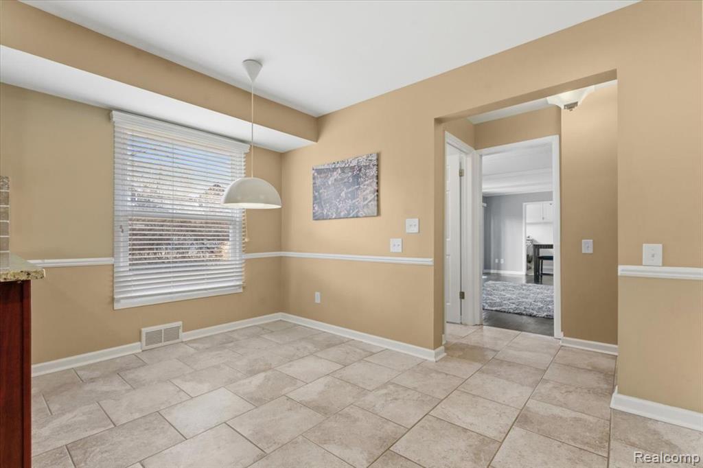 31065 Old Stage Road, Beverly Hills, MI 48025 — Photo 15