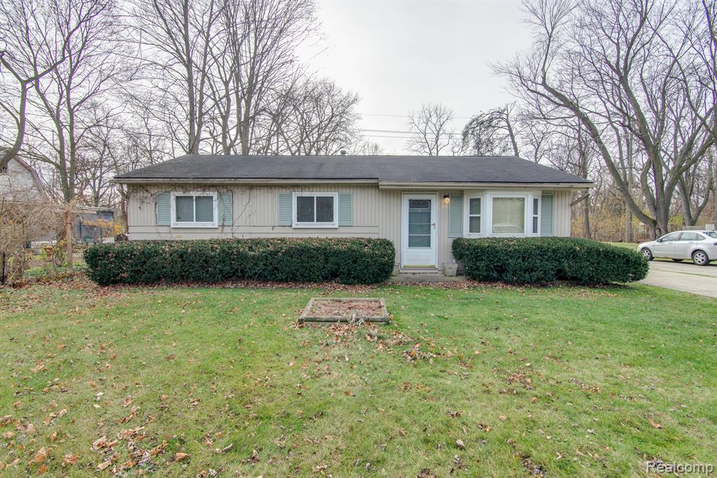707 W COMMERCE Road, Commerce Twp, MI 48382 — front exterior