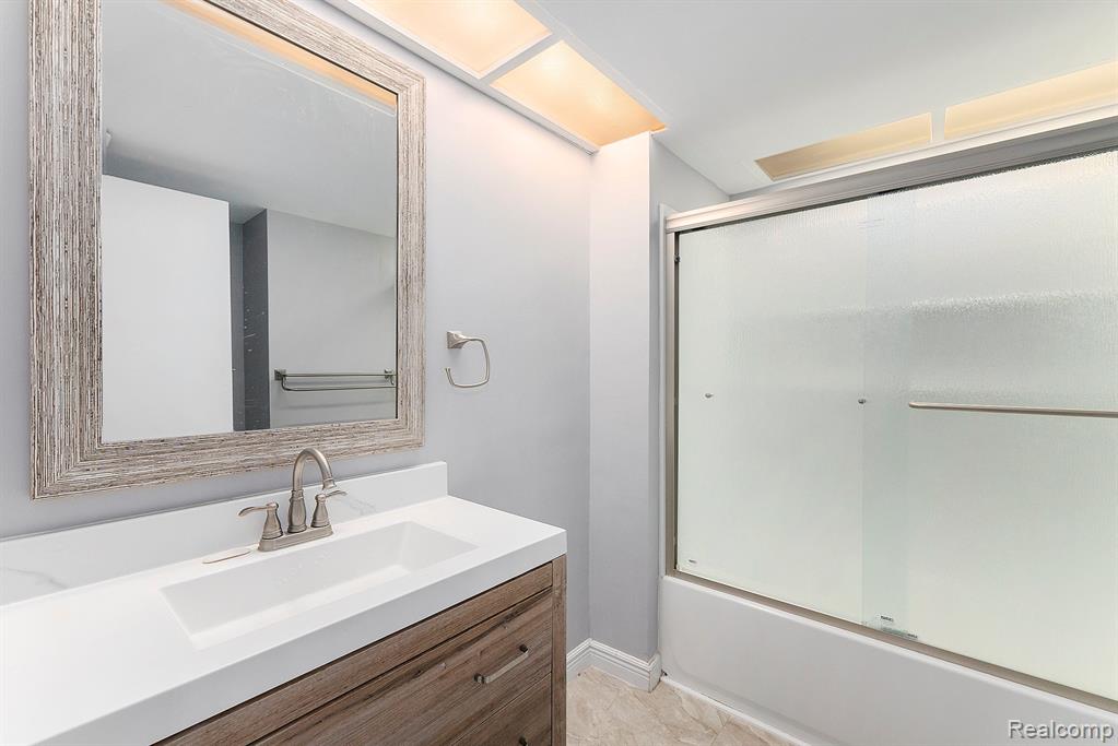 7006 Bridge Way, West Bloomfield, MI — Photo 23