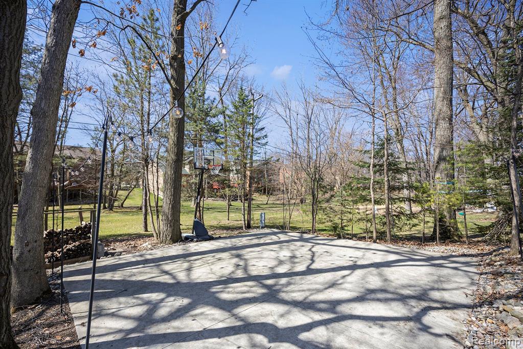 779 MEDINAH Drive, Rochester Hills, MI 48309 — Photo 9