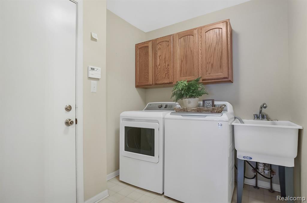 1000 PINEWOOD, Brighton, MI 48116 — Photo 24
