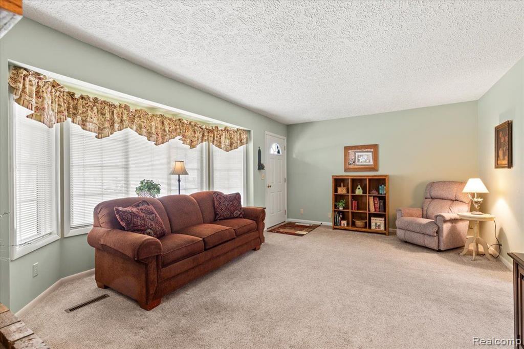 55 MINNETONKA Drive, Oxford, MI 48371 — Photo 9