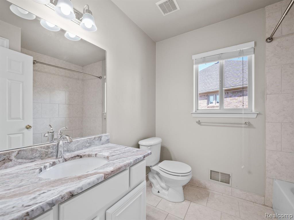 51031 HOOK Drive, Macomb, MI 48042 — Photo 32