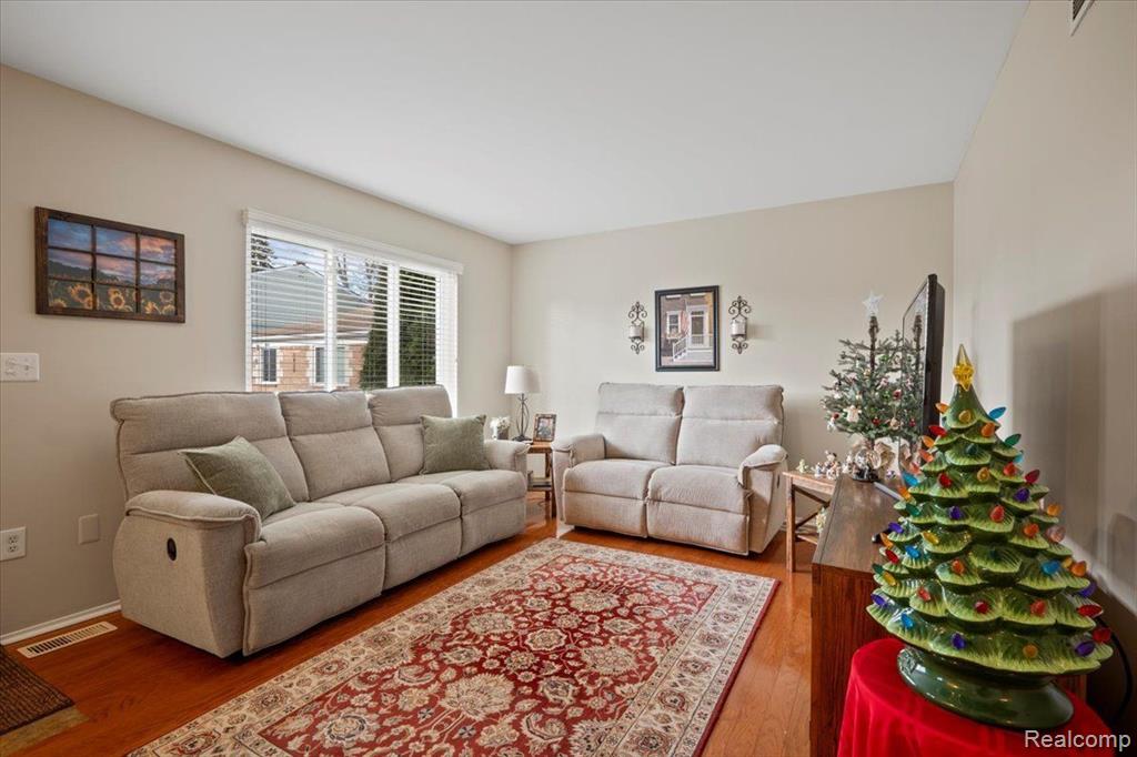 1818 SHIRE, Royal Oak, MI 48073 — Photo 5