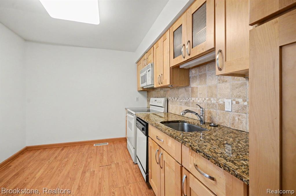 7440 Azalea Court, West Bloomfield, MI — Photo 11