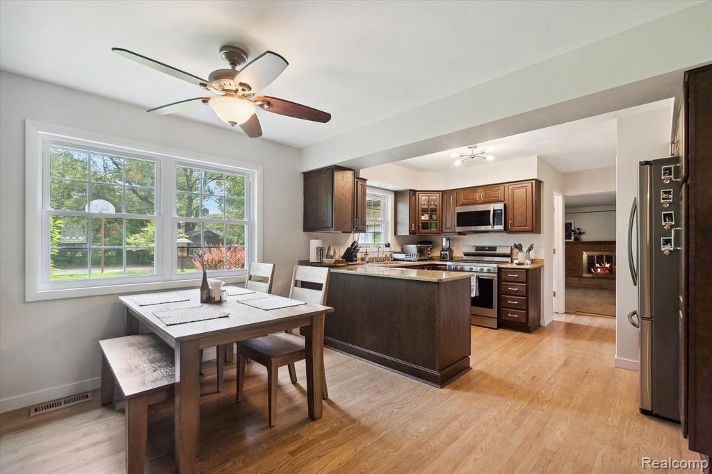 4015 VILLAGE Square, Brighton, MI 48114 — Photo 21
