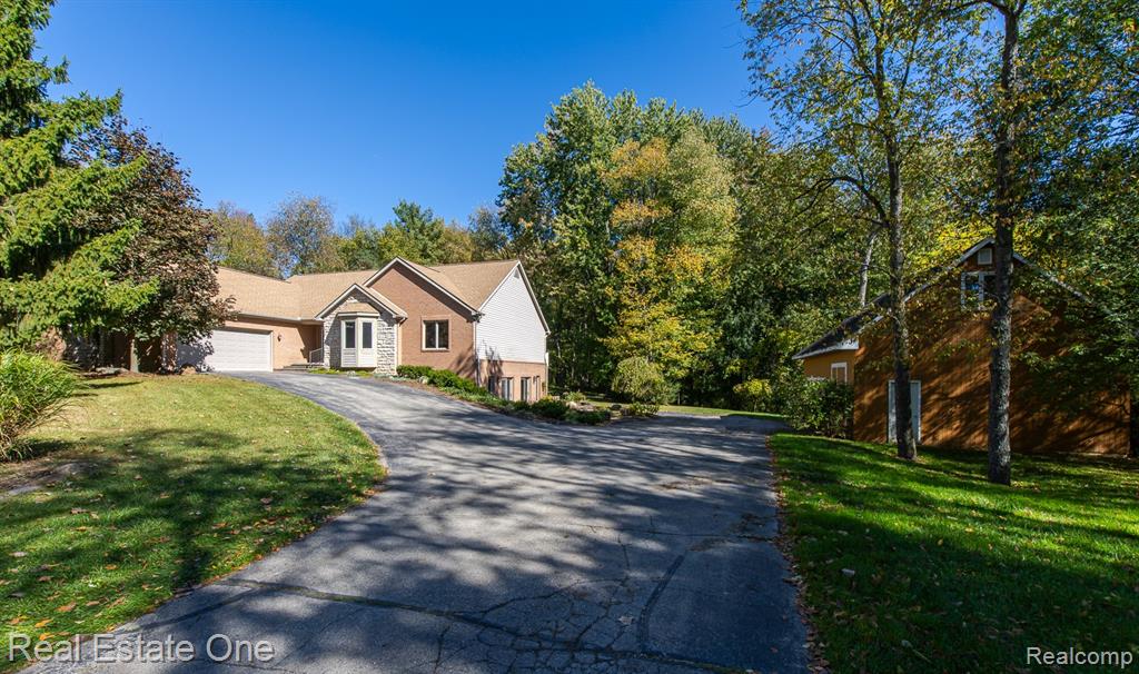 5690 White Lake Road, Clarkston, MI — Photo 6