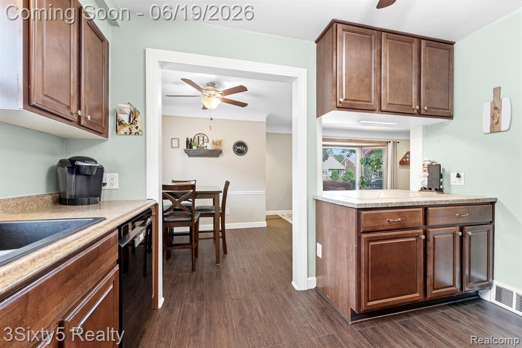 7646 Robinson Avenue, Allen Park, MI 48101 — Photo 10