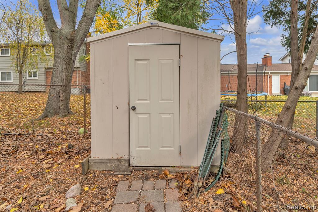 4248 WHITEBIRCH Drive, West Bloomfield, MI 48323 — Photo 57