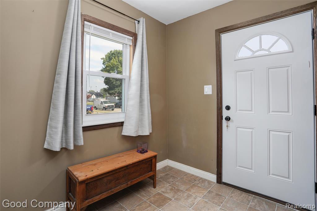 1727 E Elza Avenue, Hazel Park, MI 48030 — Photo 8