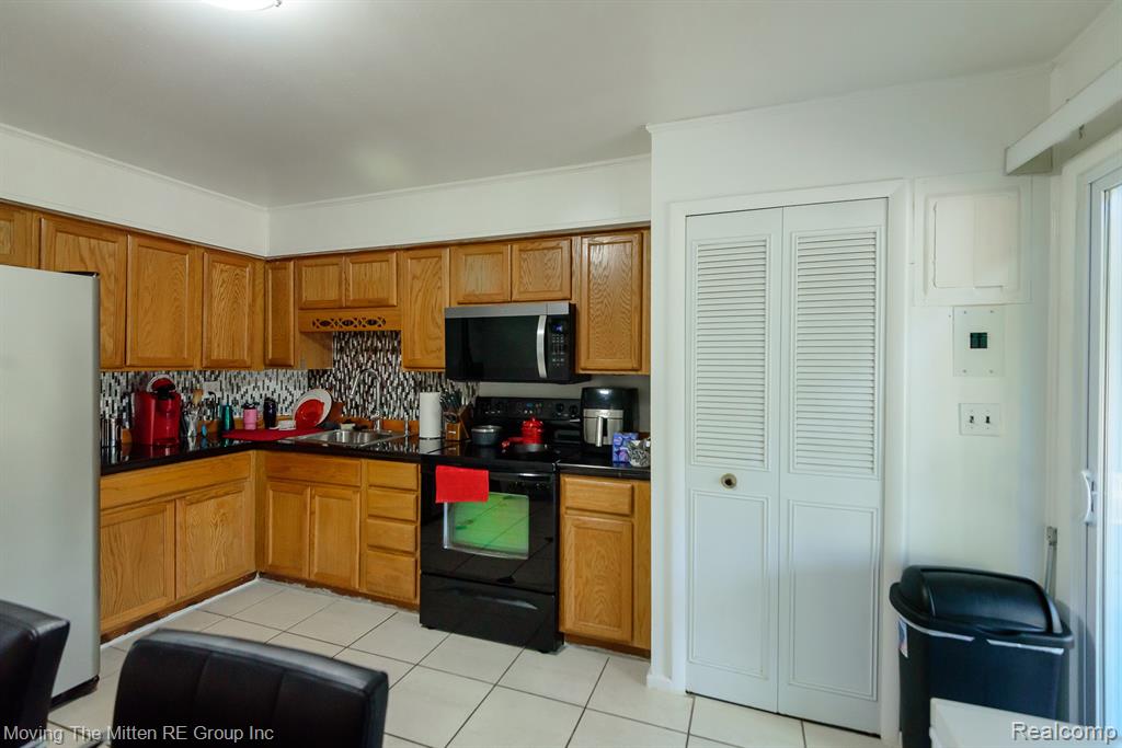 709 Estrada Drive, Belleville, MI 48111 — Photo 5