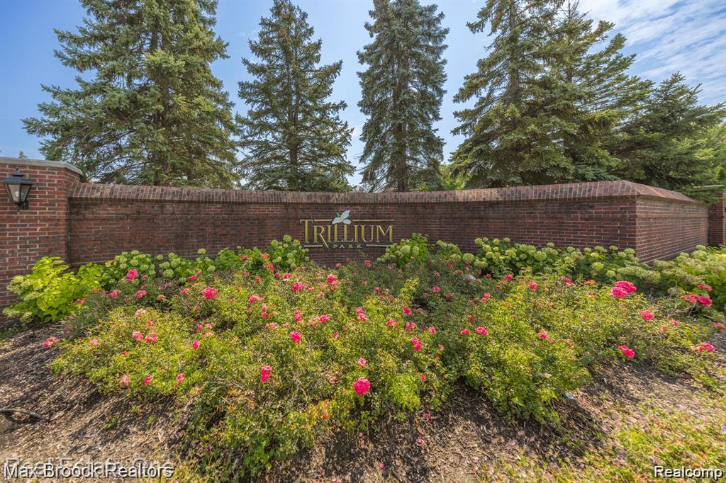 1102 Abigail Court, Walled Lake, MI 48390 — Photo 18