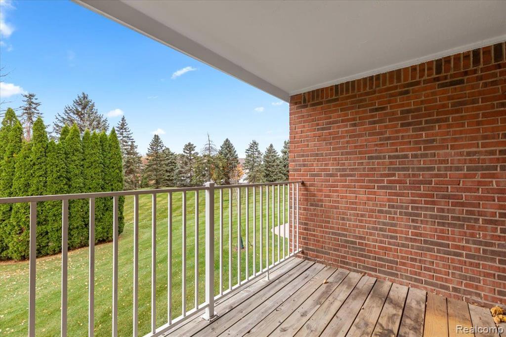 4648 BERKSHIRE Drive, Sterling Heights, MI 48314 — Photo 6