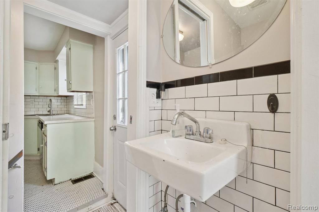 611 S West Street, Royal Oak, MI 48067 — Photo 28