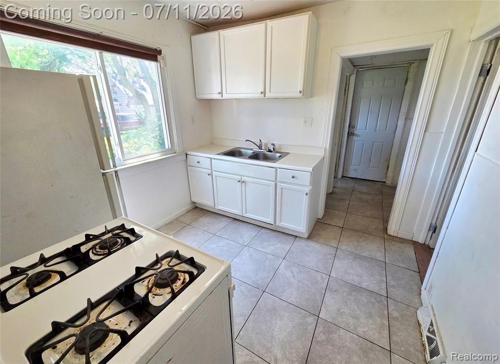 5021 Anatole Street, Grosse Pointe, MI 48236 — Photo 12