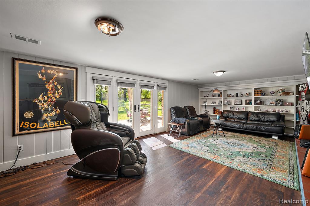 6491 HILLS Drive, Bloomfield Hills, MI 48301 — Photo 25