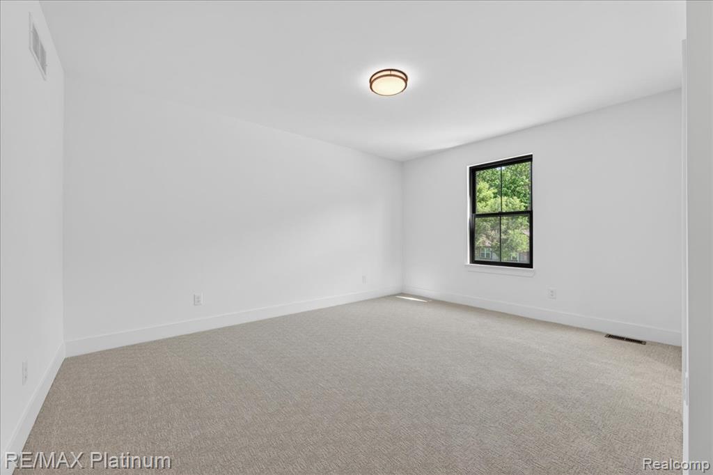 1309 Walloon Way, Orion, MI — Photo 31