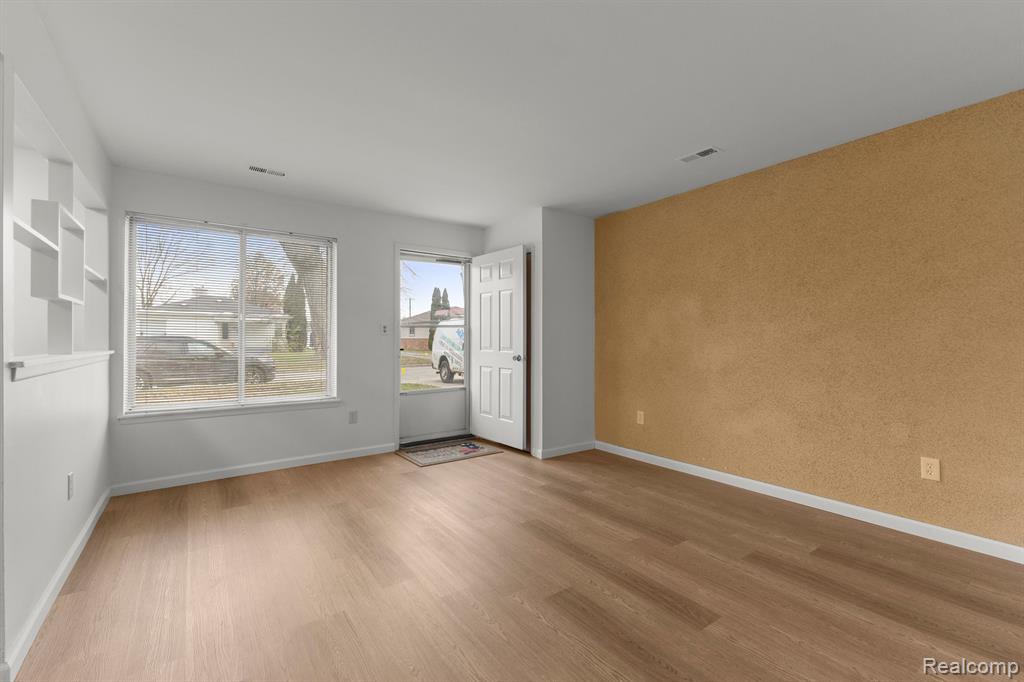 4921 GERTRUDE Street, Dearborn Heights, MI 48125 — Photo 4
