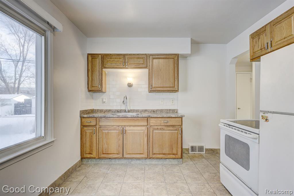 967 E Shevlin Avenue, Hazel Park, MI 48030 — Photo 10